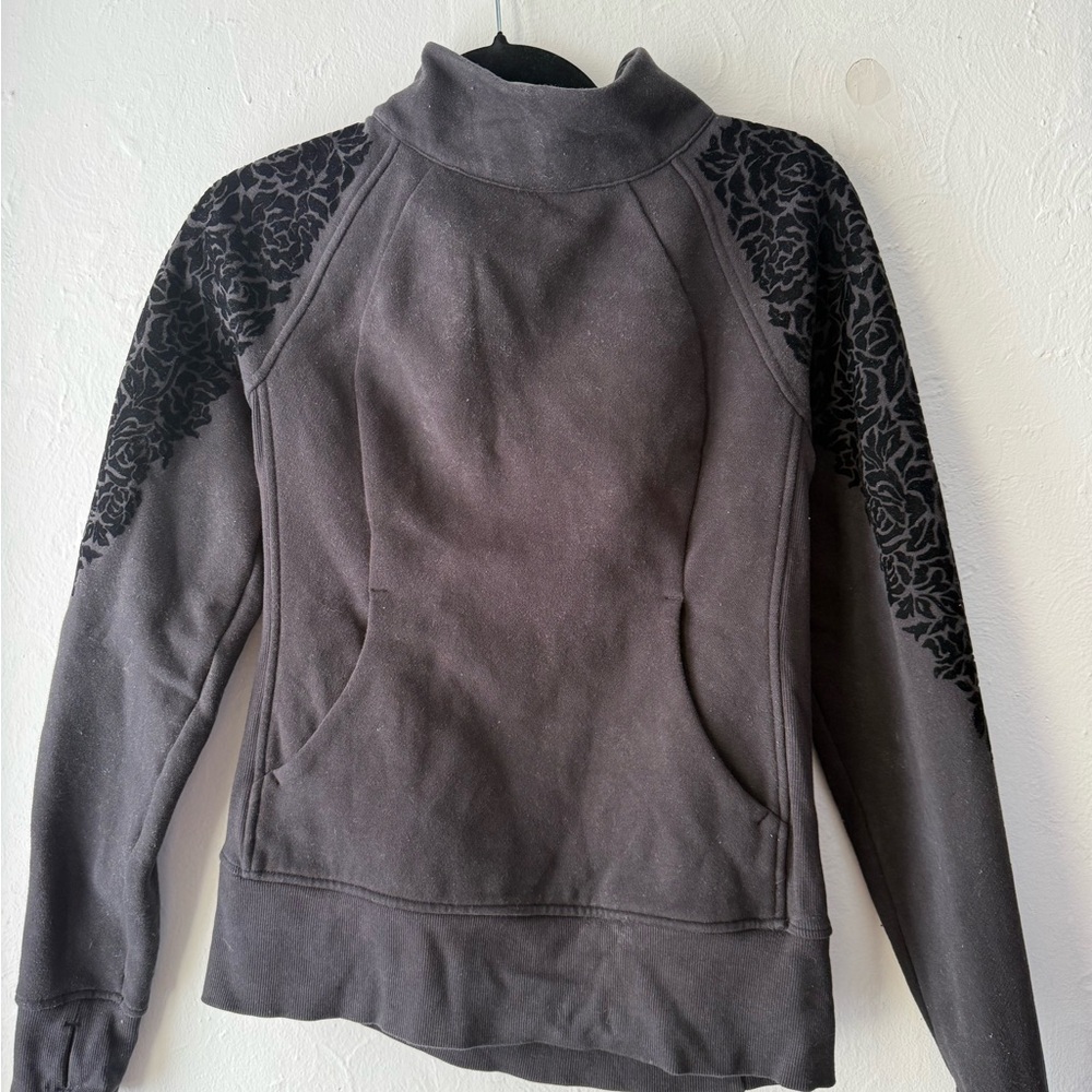 Lululemon Women's Floral Flock Pullover Long Sleeve.